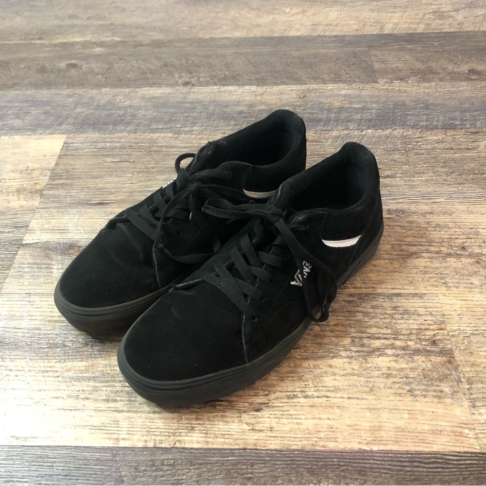 Vans Seldan Low Top “Black/White” dried Men’s Size 9 EUC